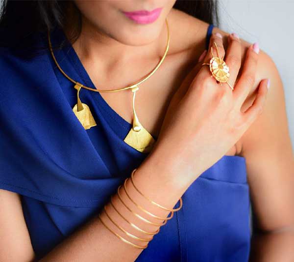 Gold jewellery with modern designs