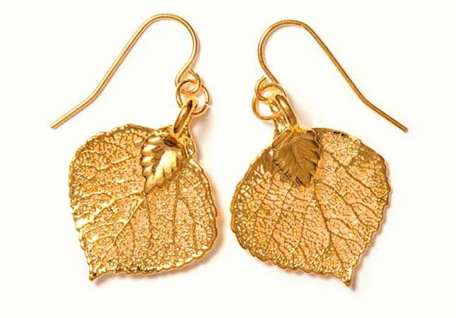 Leaf design gold pendant