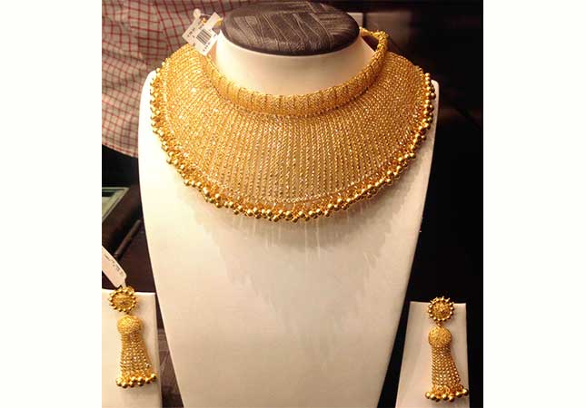 Broad Necklace Designs In Gold
