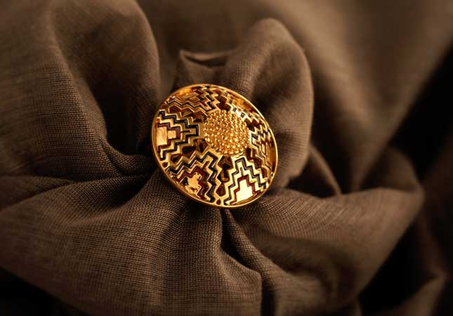 Stunning party wear gold ring