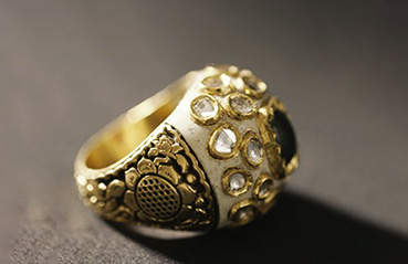 9 Unconventional gold ring designs