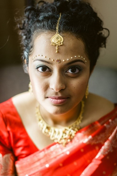 Bride wearing gold maan tikka