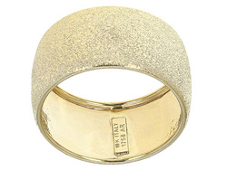 Glossy & Stylish Gold Band