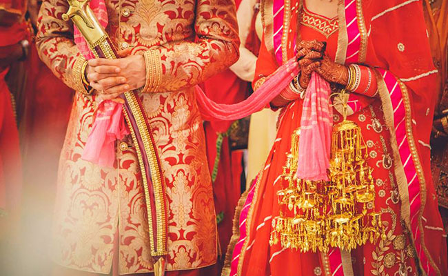 Appealing Bridal Attire With Gold Jewellery