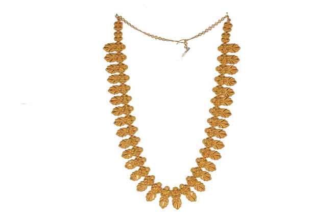 Gold necklace with leaf design