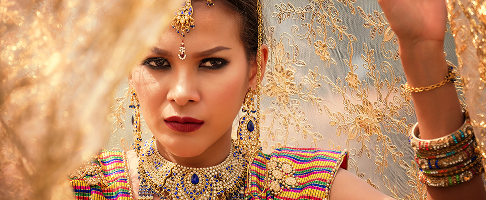 Women Wearing Traditional Mughal Gold Jewellery Women Wearing Traditional Mughal Gold Jewellery