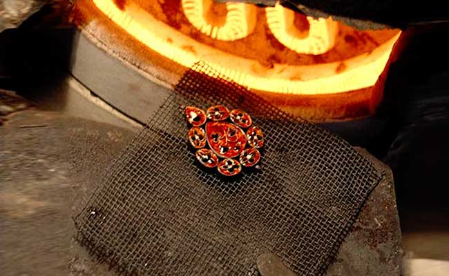 The process of enamelling colours in Meenakari designs