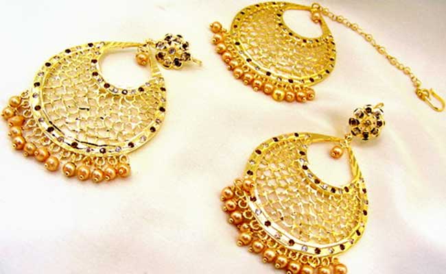 Traditional Mughal Gold Jewellery Design - Crescent Earnings