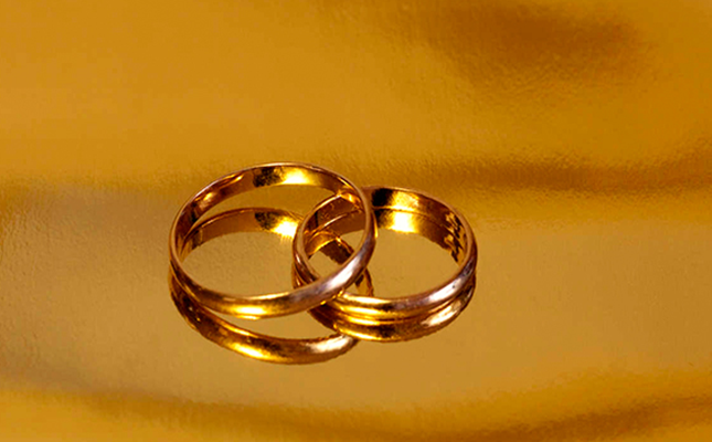 Gift gold rings