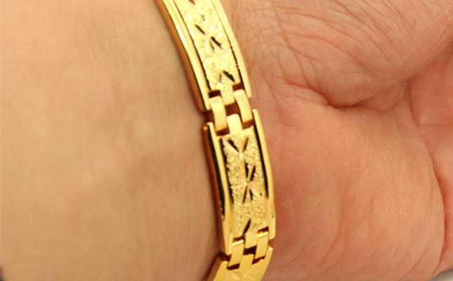 Classy gold bracelet