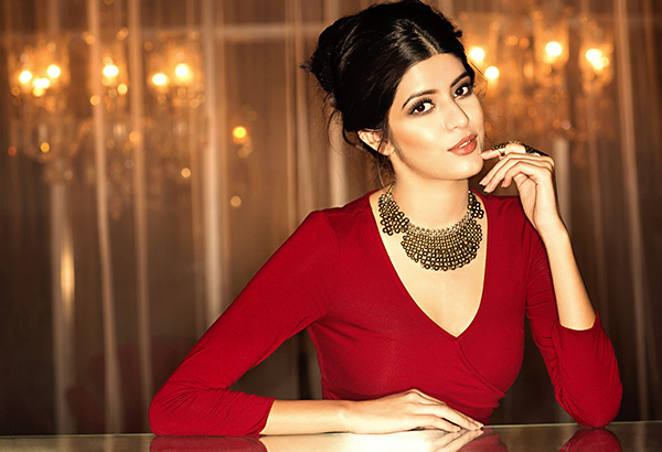 girl with gold jewellery