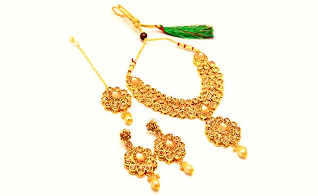 Jadau Set in Gold