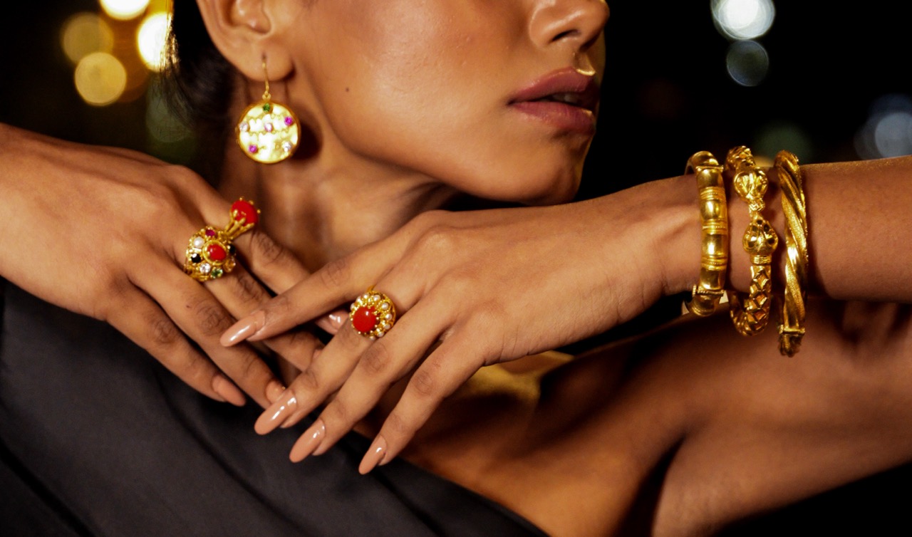 Heavy gold bangle ‘Diu’ and Joko ring worn by Sikkimese women.