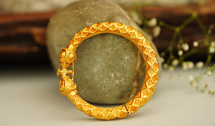 Nepali bangle