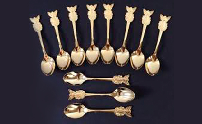 gold cutlery set
