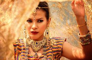 Women Wearing Traditional Mughal Gold Jewellery