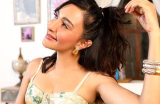 woman wearing gold jewellery