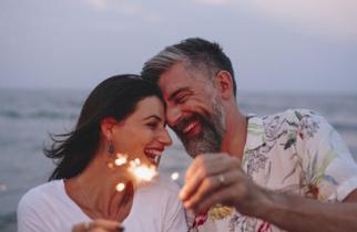 Marriage anniversary? Perfect occasion to surprise your wife with gold