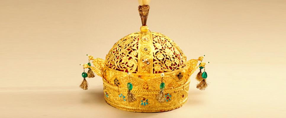 Famous Gold Crown