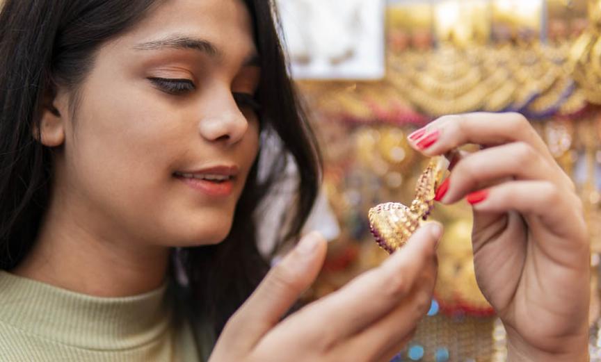 woman buying gold jewellery