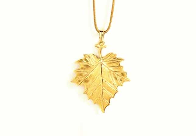 Gold bracelet with leaf design