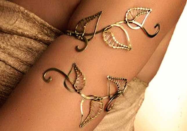 Nature inspired stylish gold armlet